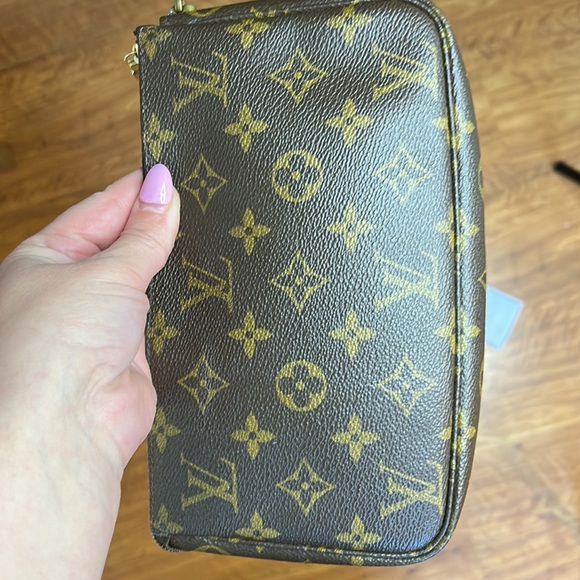 LOUIS VUITTON AUTHENTIC POUCHETTE - Picture 3 of 7